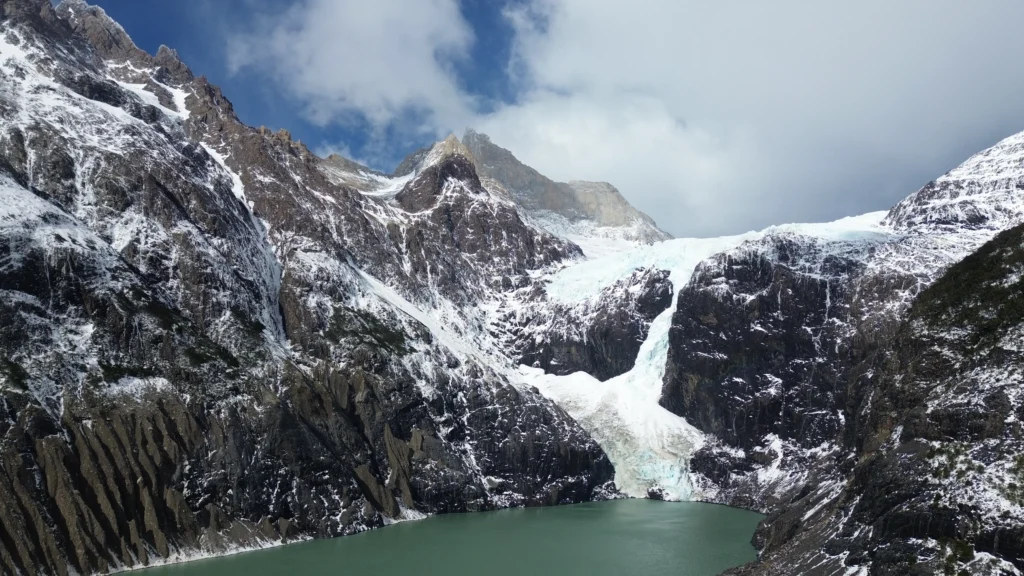 Paysage du glacier Los Perros sur le trek O à Torres del Paine
