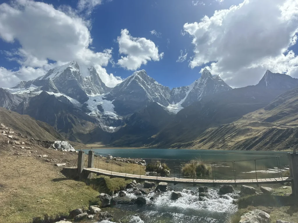 Camp de Carhuacocha au bord du lac, trek Huayhuash