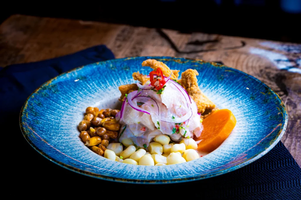 Ceviche péruvien, plat emblématique et abordable au Pérou