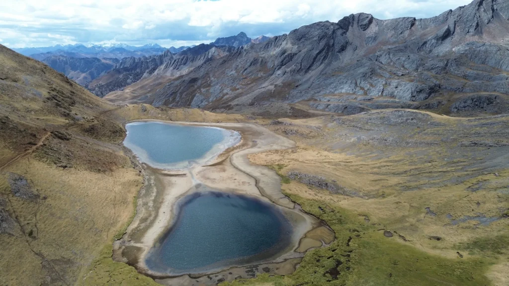 Lacs vus depuis le col Tapush, trek Huayhuash
