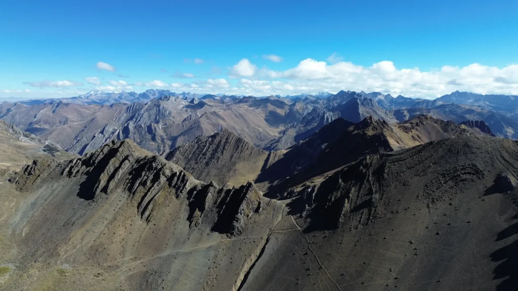Vue panoramique depuis le passage Pampa Llamac, Huayhuash