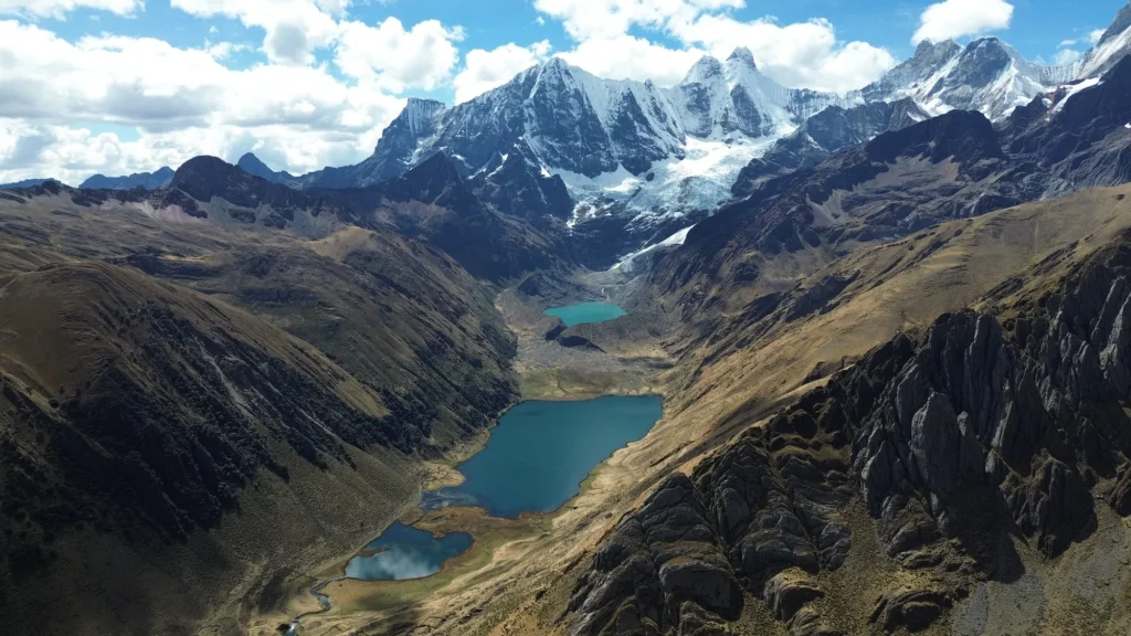 Trois lacs et glacier de la cordillère Huayhuash