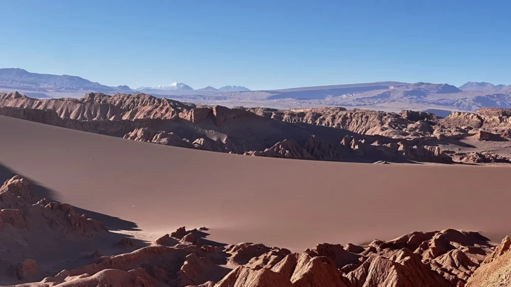 Paysage lunaire de la Valle de la Luna dans le désert d'Atacama, Chili