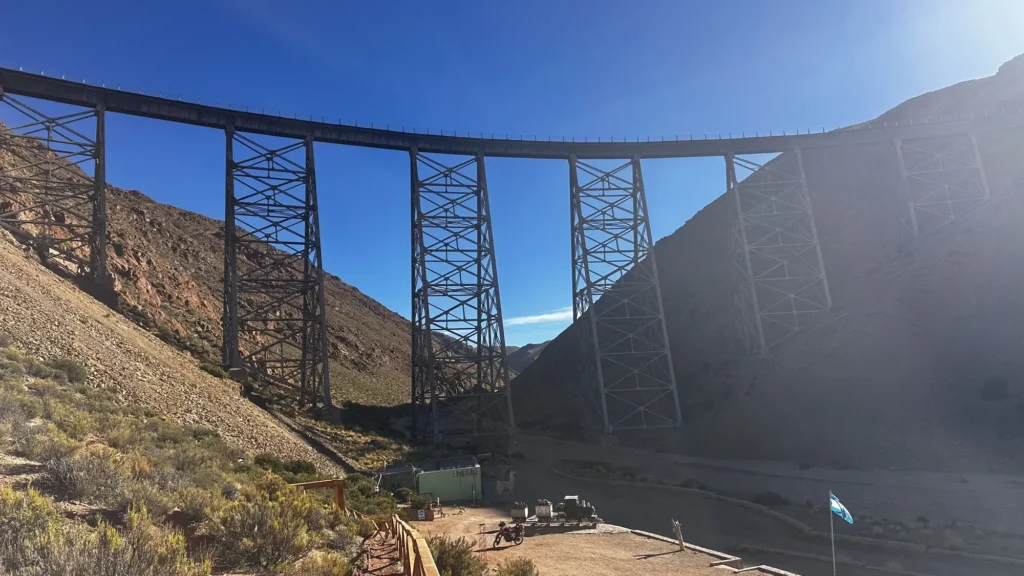 Le viaduc de La Polvorilla, pont ferroviaire le plus haut du monde à environ 4200 mètres d'altitude